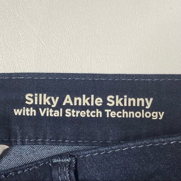 Laurie Felt | NWT Silky Ankle Skinny High Rise Jeans - Picture 6 of 9